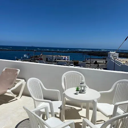 Mirador Del Muelle House * Orzola